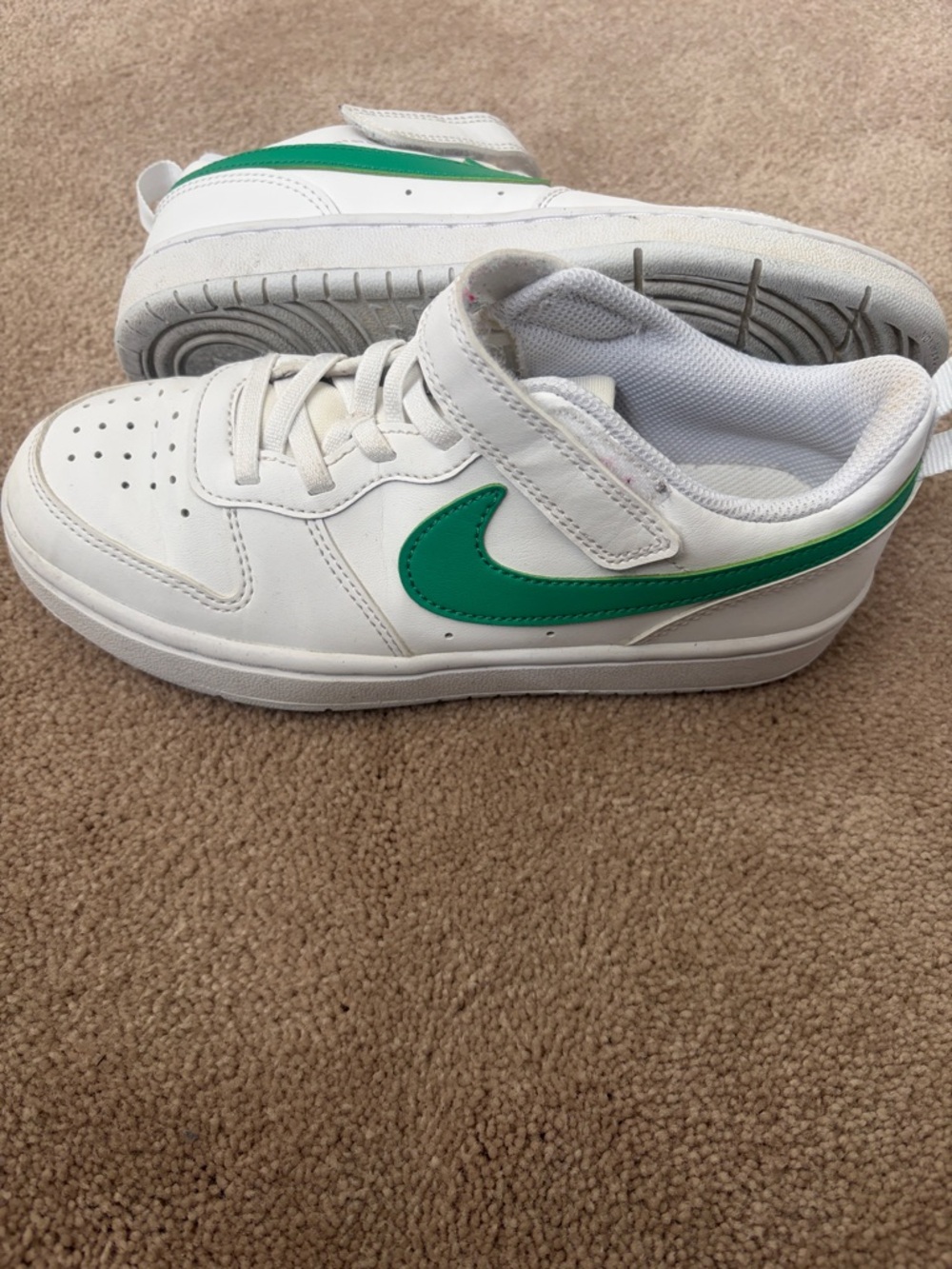 Nike kids court borough low